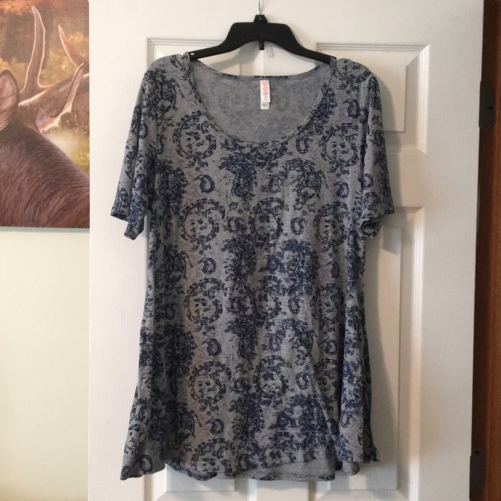 Gorgeous LulaRoe Perfect T!
